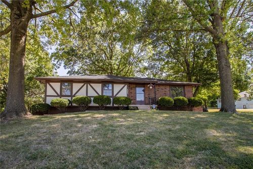 308 Sw Woods Chapel Rd, Blue Springs, MO, 64015-3326 | Card Image