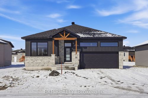 710 West St, Hawkesbury, ON, K6A3X1 | Card Image