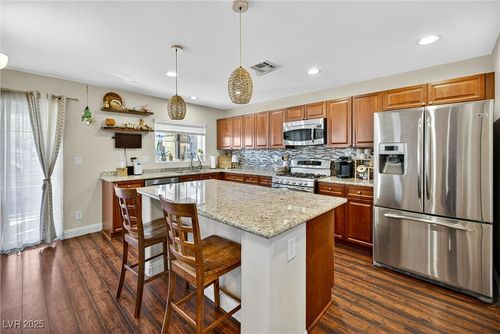 10626 W Gilmore Ave, Las Vegas, NV, 89129-6487 | Card Image