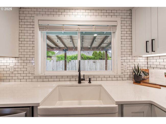 2677 Chad Dr, House other with 3 bedrooms, 2 bathrooms and 2 parking in Eugene OR | Image 17
