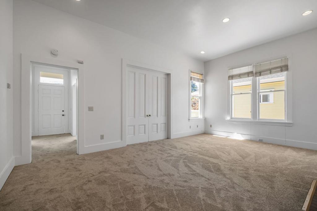 Commercial Sale in Santa Cruz 3
