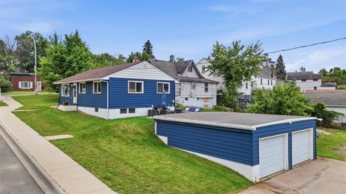 1007 Grant Ave, Eveleth, MN, 55734-2611 | Card Image