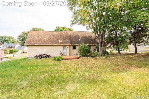 906 Dahlia Ln, Rochester Hills, MI, 48307-3307 | Card Image