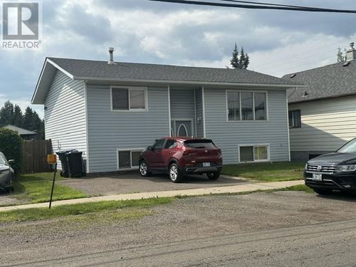 1909 Mountdale Ave, Home with 3 bedrooms, 2 bathrooms and null parking in Thunder Bay ON | Card Image