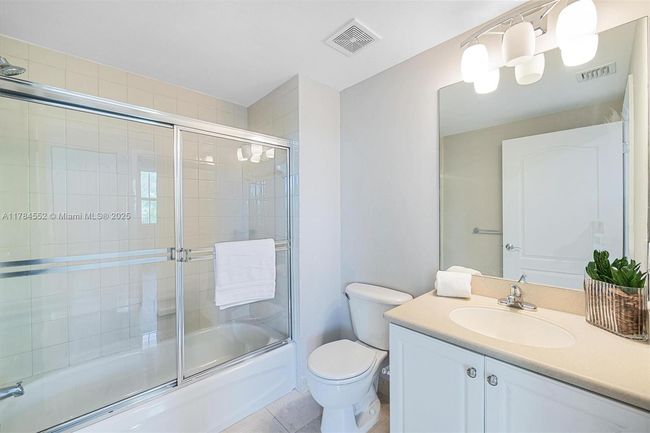 300 - 7598 Sw 102 Nd St, Condo with 3 bedrooms, 3 bathrooms and null parking in Pinecrest FL | Image 15