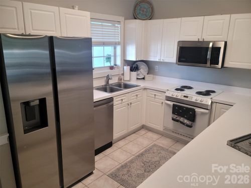 8633 Coralbell Ln, Charlotte, NC, 28213-5284 | Card Image