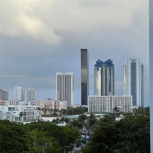 607-3660 Ne 166th St, North Miami Beach, FL, 33160-3880 | Card Image