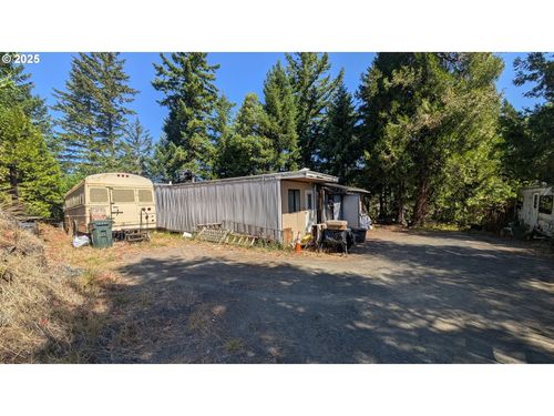 900 Old Cabin Dr, Glide, OR, 97443-9750 | Card Image