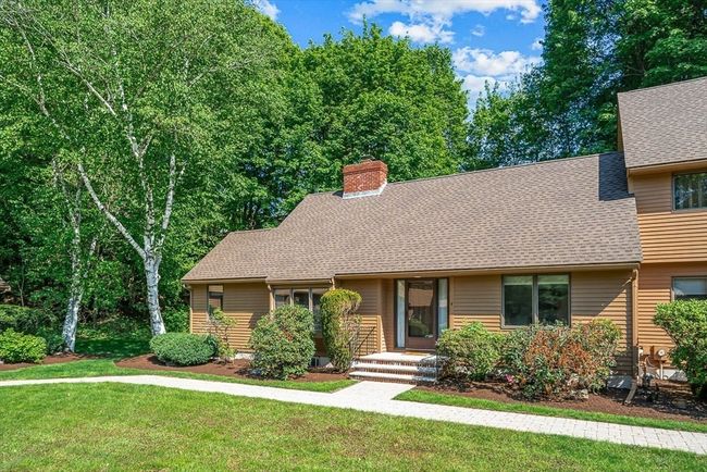 UNIT-4 - 22 Grove Pl, Condo with 2 bedrooms, 1 bathrooms and 1 parking in Winchester MA | Image 4