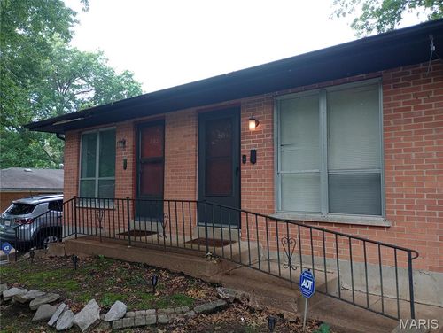 501 Carson Rd, Ferguson, MO, 63135-2319 | Card Image