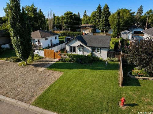 838 3rd St E, House with 2 bedrooms, 1 bathrooms and 3 parking in Prince Albert SK | Card Image