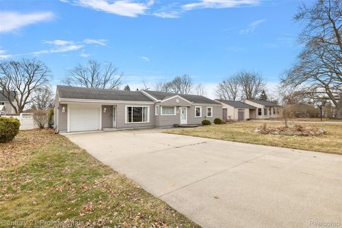 4155 Kempf St, Waterford, MI, 48329-2015 | Card Image