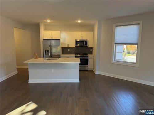 40 Park Ave, Park Ridge, NJ, 07656-1454 | Card Image