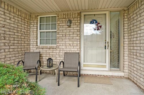 8-41176 Greenspire Dr, Clinton Township, MI, 48038-5860 | Card Image
