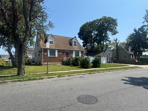 541 Bedford Ave, Uniondale, NY, 11553-2126 | Card Image