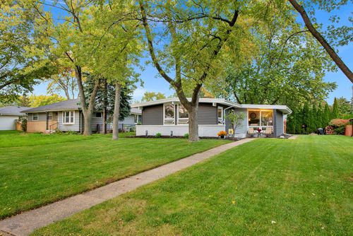 5674 S Honey Creek Dr, Milwaukee, WI, 53221-4014 | Card Image