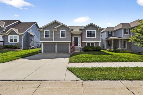 1013 Sw Arborfair Dr, Lee's Summit, MO, 64082-4103 | Card Image