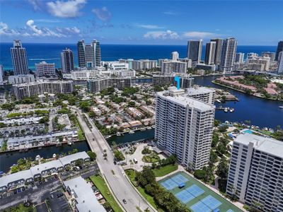 1710 - 2500 Parkview Dr, Condo with 1 bedrooms, 1 bathrooms and null parking in Hallandale Beach FL | Image 1