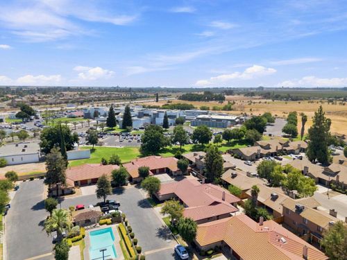 933 Barnett Way, Madera, CA, 93637-5604 | Card Image