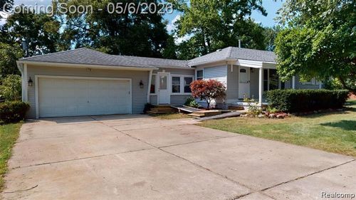 842 Hannah Dr, Troy, MI, 48085-1639 | Card Image