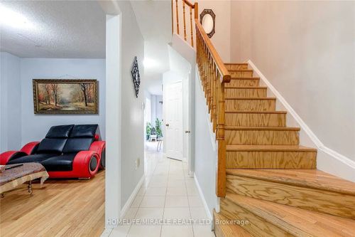 98 Laird Dr, Markham, ON, L3S3N5 | Card Image