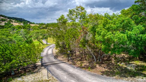 108 Mountain Vw, Boerne, TX, 78006-6228 | Card Image