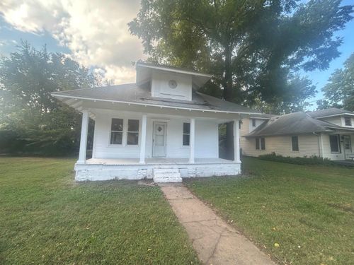 427 W 9th St, Newton, KS, 67114-1711 | Card Image