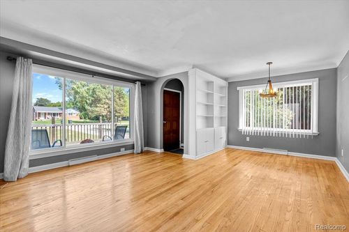 28706 Southpointe Rd, Grosse Ile, MI, 48138-2027 | Card Image