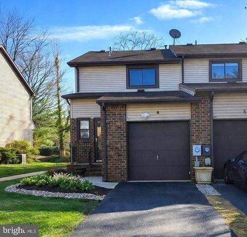 8 Chelsea Cir, Flemington, NJ, 08822-1805 | Card Image