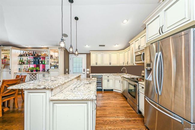 9 Wakefield Ct, House other with 5 bedrooms, 4 bathrooms and null parking in Deer Park NY | Image 15