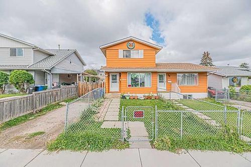 3326 Radcliffe Dr Se, Calgary, AB, T2A6C4 | Card Image
