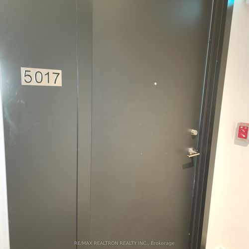 252 Church St, Toronto, ON, M5B0E6 | Card Image