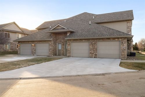 544 Carrie Ln, Altoona, IA, 50009-2577 | Card Image