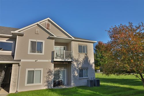5215-8601 Westown Pkwy, West Des Moines, IA, 50266-1653 | Card Image