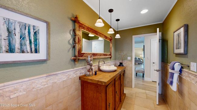 Guest bathroom | Image 30