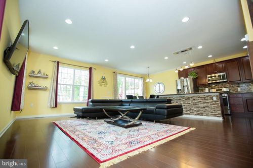 101 Pearce Ln, MONMOUTH JUNCTION, NJ, 08852-2049 | Card Image
