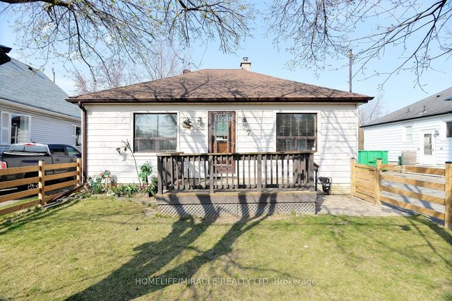 7 Sophia St, House other with 3 bedrooms, 2 bathrooms and 4 parking in Brampton ON | Image 5