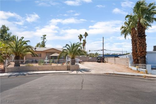1908 Ardmore St, Las Vegas, NV, 89104-3919 | Card Image