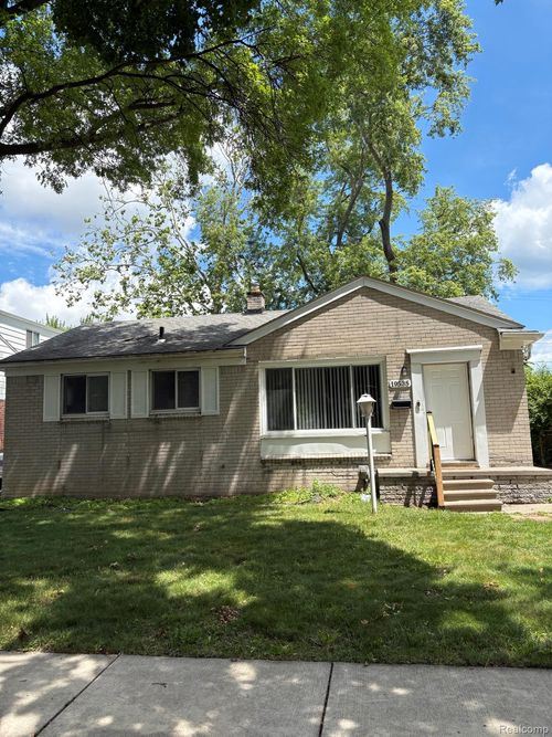 19535 Woodmont St, Harper Woods, MI, 48225-1327 | Card Image
