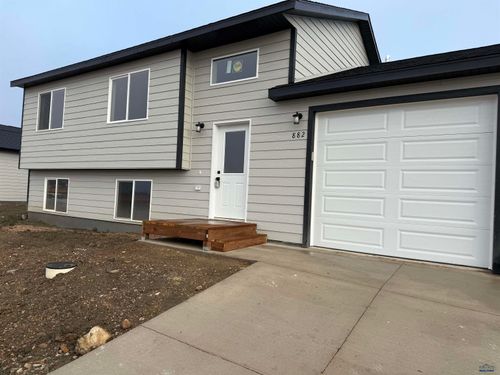 882 Vicksburg St, Box Elder, SD, 57719-8058 | Card Image
