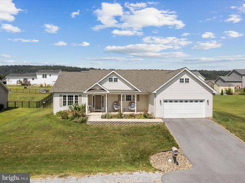 195 Duckwoods Ln, MARTINSBURG, WV, 25403-2606 | Card Image