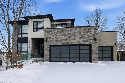 1207 Queen St, New Dundee, ON, N0B2E0 | Card Image