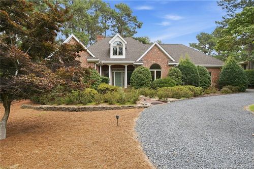 27 Mcmichael Dr, Pinehurst, NC, 28374-6702 | Card Image