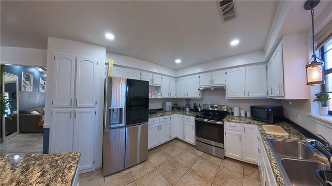 Kitchen | Image 11