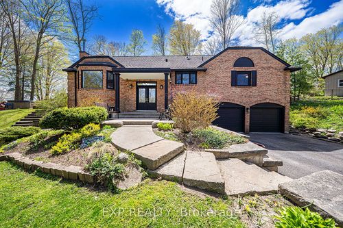 7 Valley Trail, East Gwillimbury, ON, L3Y4V8 | Card Image