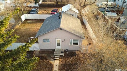 1428 Winnie St, House with 3 bedrooms, 2 bathrooms and 4 parking in Swift Current SK | Card Image
