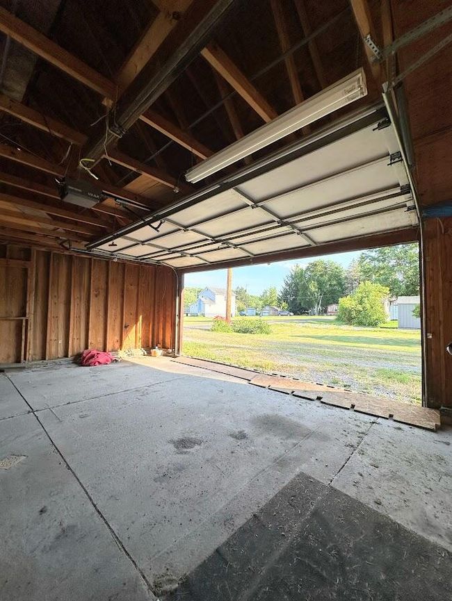 Garage | Image 18