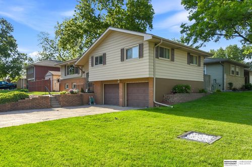 4452 Shady Lane Circle, Omaha, NE, 68105 | Card Image