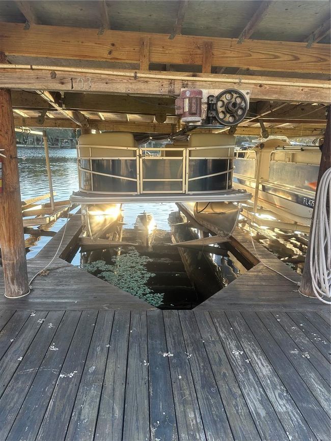 Covered boat slip | Image 19