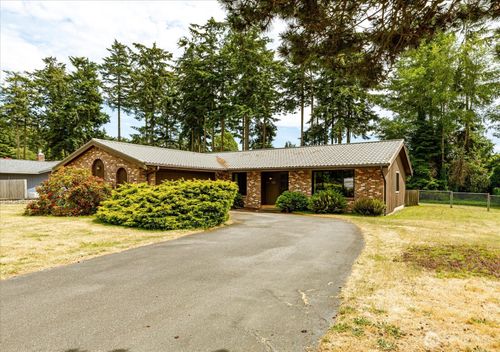2047 Pine Wood Way, Oak Harbor, WA, 98277-7321 | Card Image